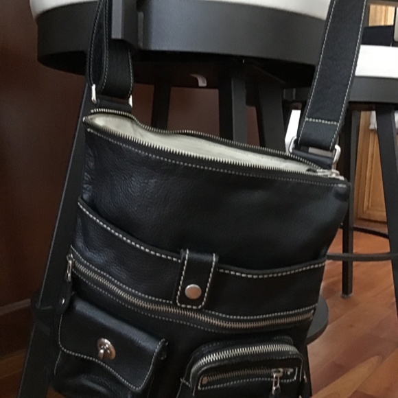 Roots crossbody bag. - Picture 4 of 4